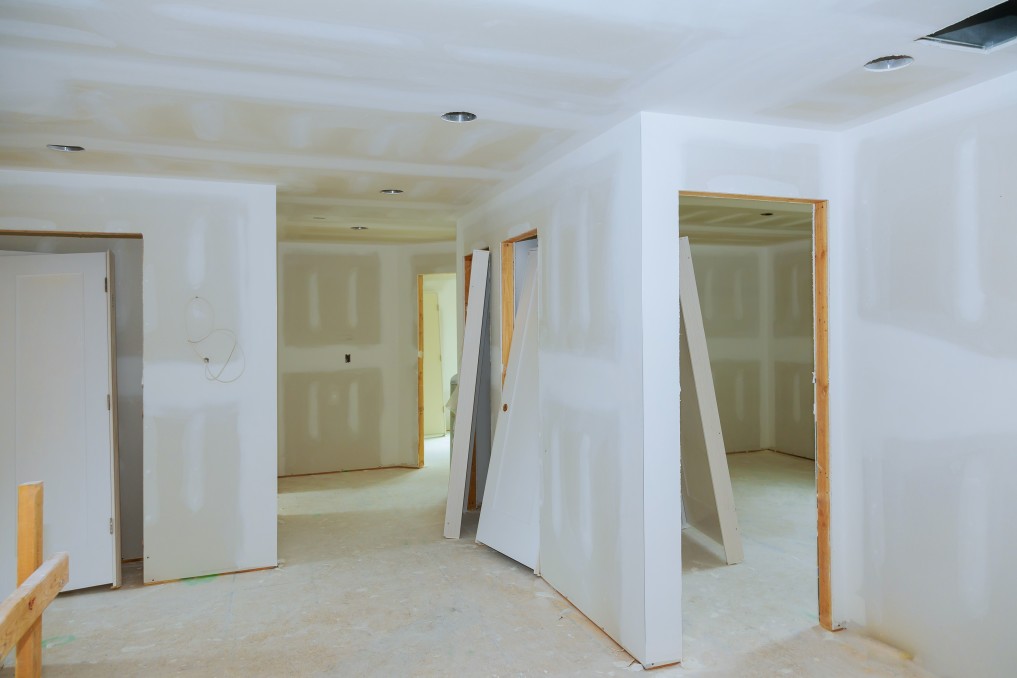 Save Time and Money with Post-Construction Cleaners: Benefits and Qualities To Look For 2 home renovation of new construction of drywall plasterboard interior room t20 bAoXz9